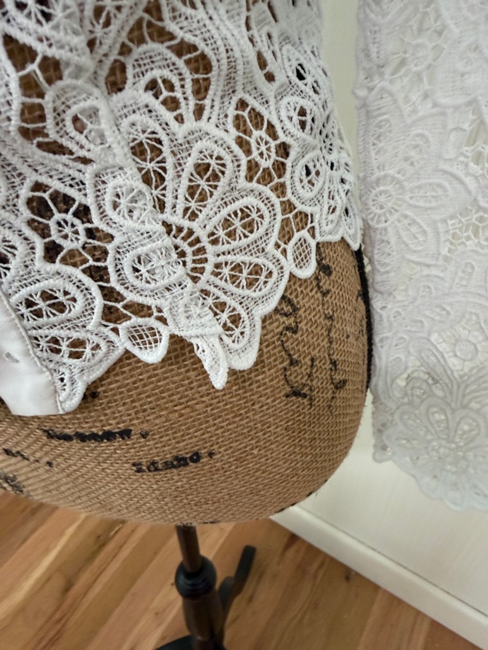 Women's White Lace Button-Up Shirt Jacket - Picture 6 of 11
